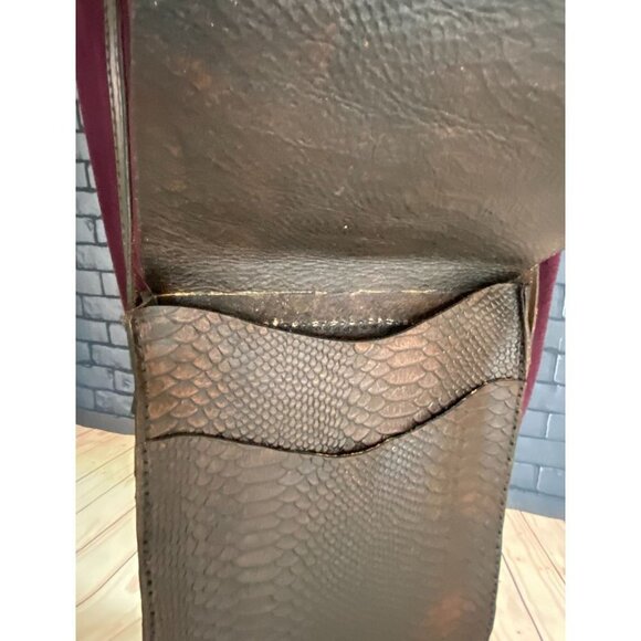 Handmade Sturdy Brown Embossed "Dragon Scale" Large Crossbody File Bag - Picture 3 of 8